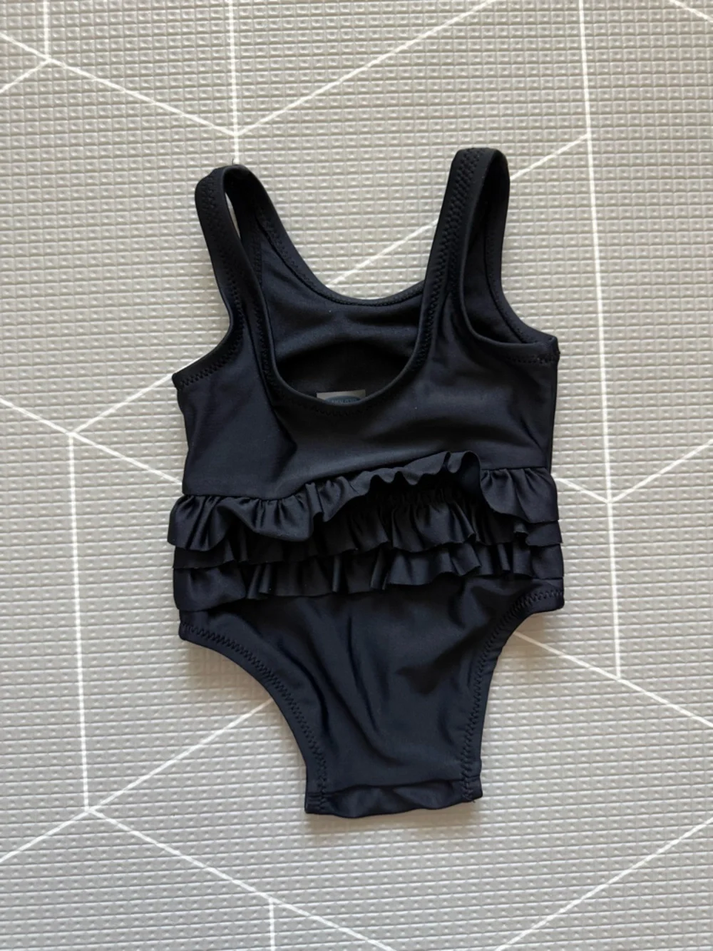 Old Navy|Baby Girl swimsuit  in solid Black, Ruffle One-Piece Swimwear•••0-3M